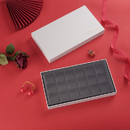 Chocolate box with 18 pieces